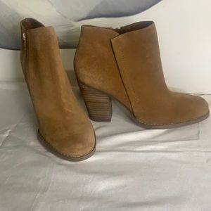 NWOT Guess ankle bootie